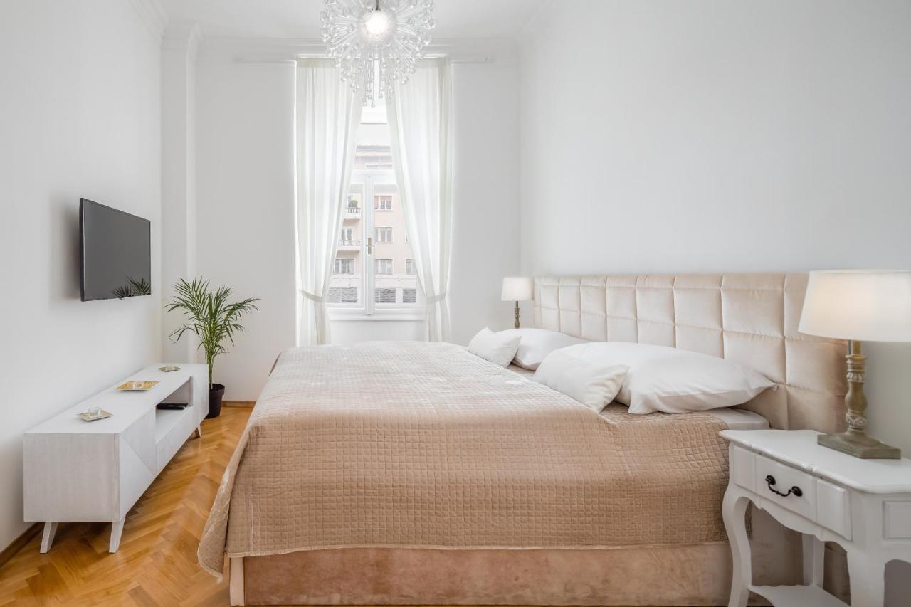 Ab Ljubljana - Prince Filip Apartment Buitenkant foto