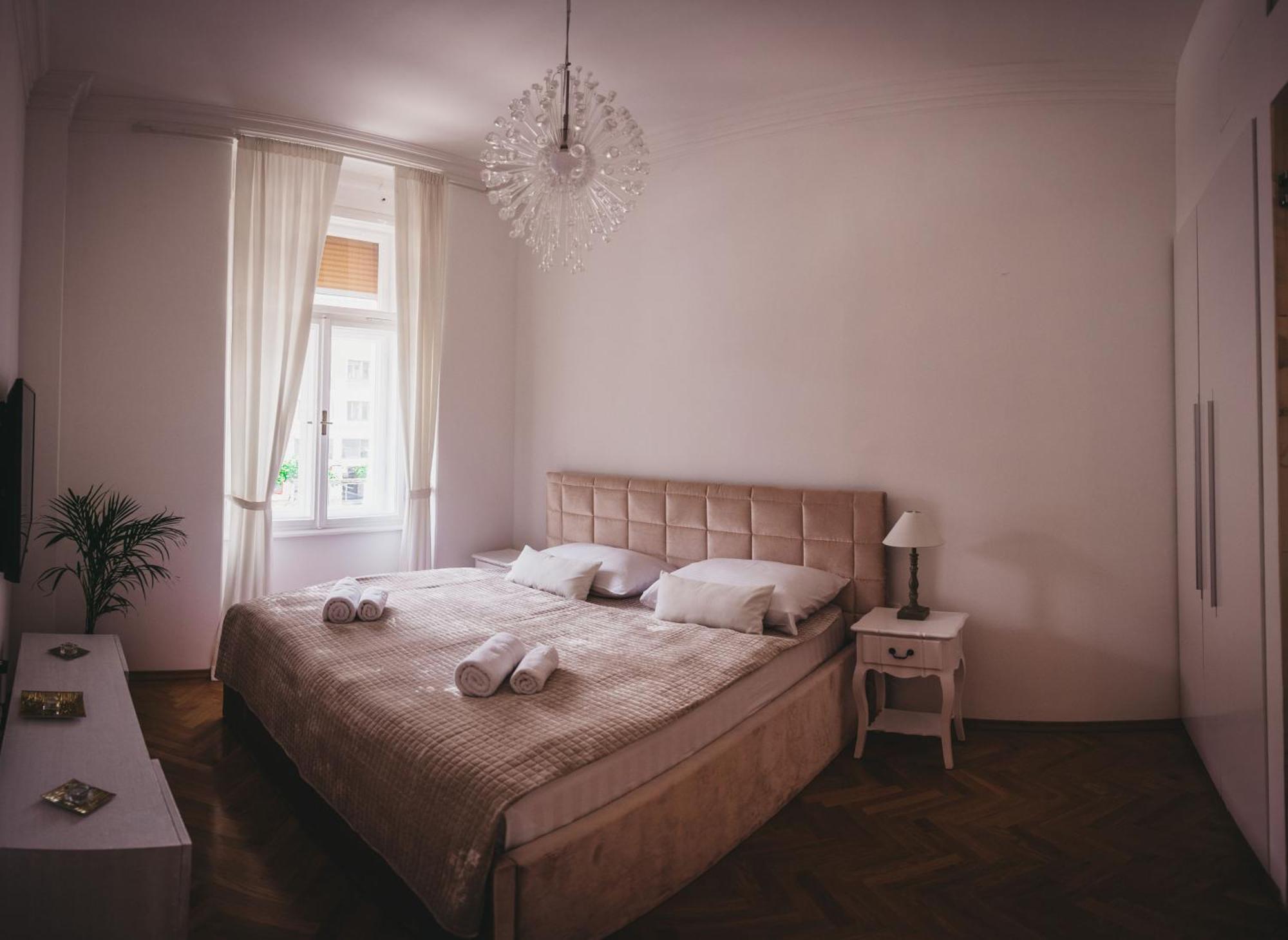 Ab Ljubljana - Prince Filip Apartment Buitenkant foto